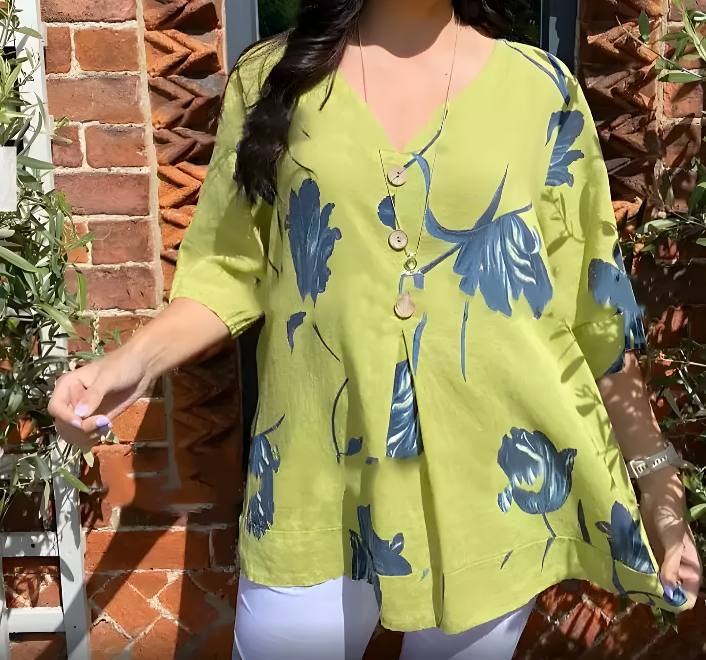 Isalie – De Luchtige V-Hals Blouse