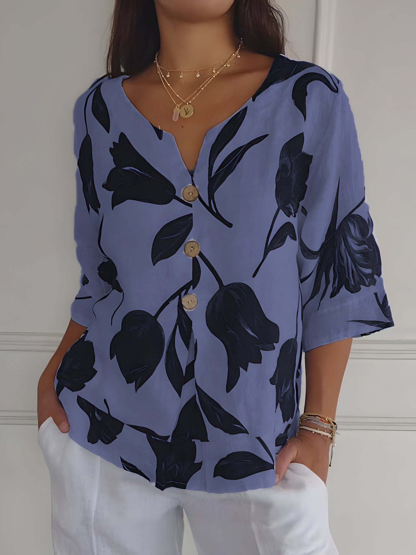 Isalie – De Luchtige V-Hals Blouse